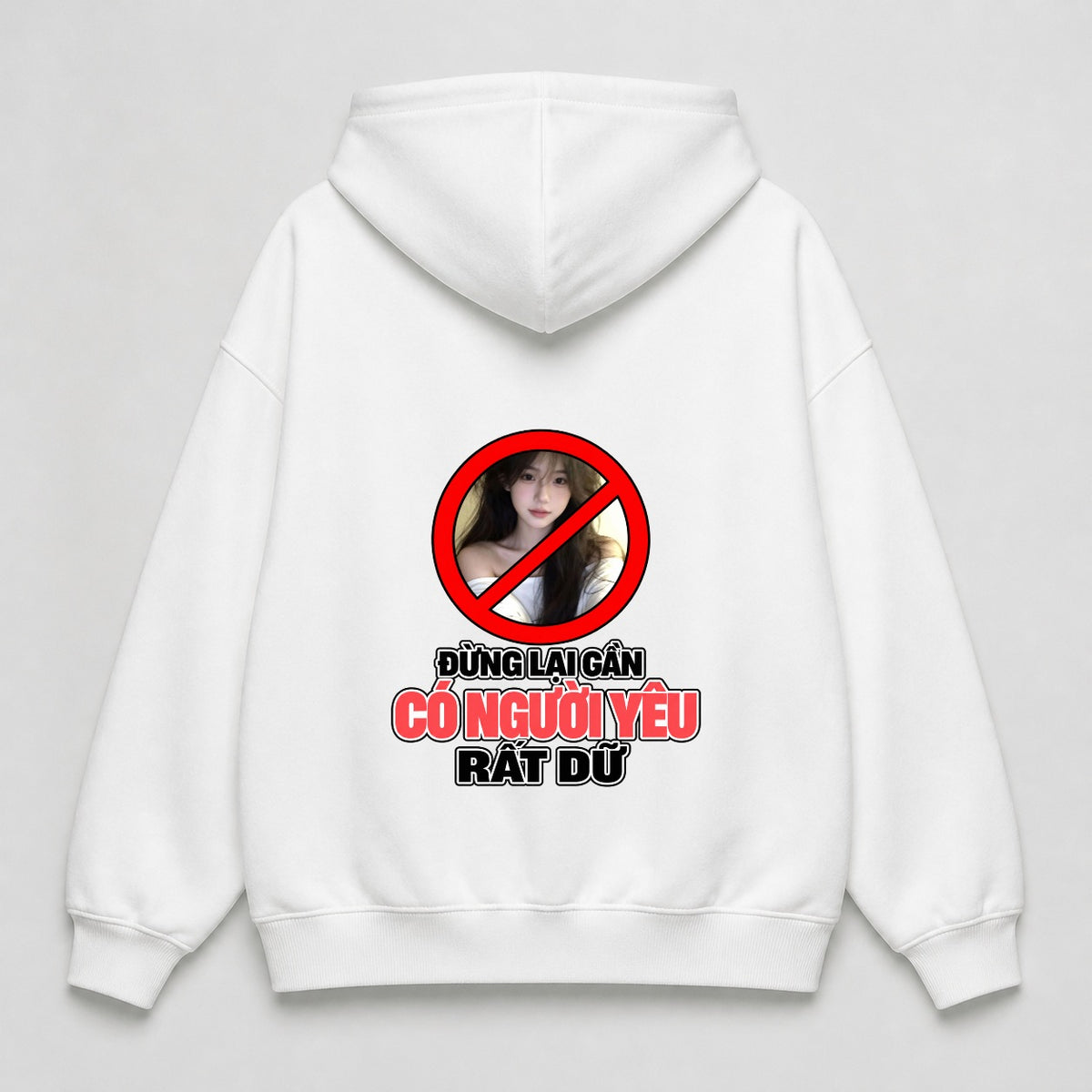 Áo Hoodie Đừng Lại Gần Có Người Yêu Rất Dữ | RIENGVN — Trắng — In mặt sau