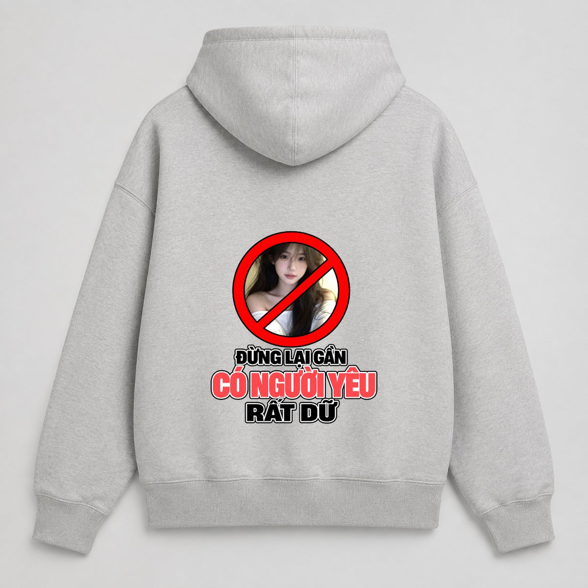 Áo Hoodie Đừng Lại Gần Có Người Yêu Rất Dữ | RIENGVN — Xám — In mặt sau
