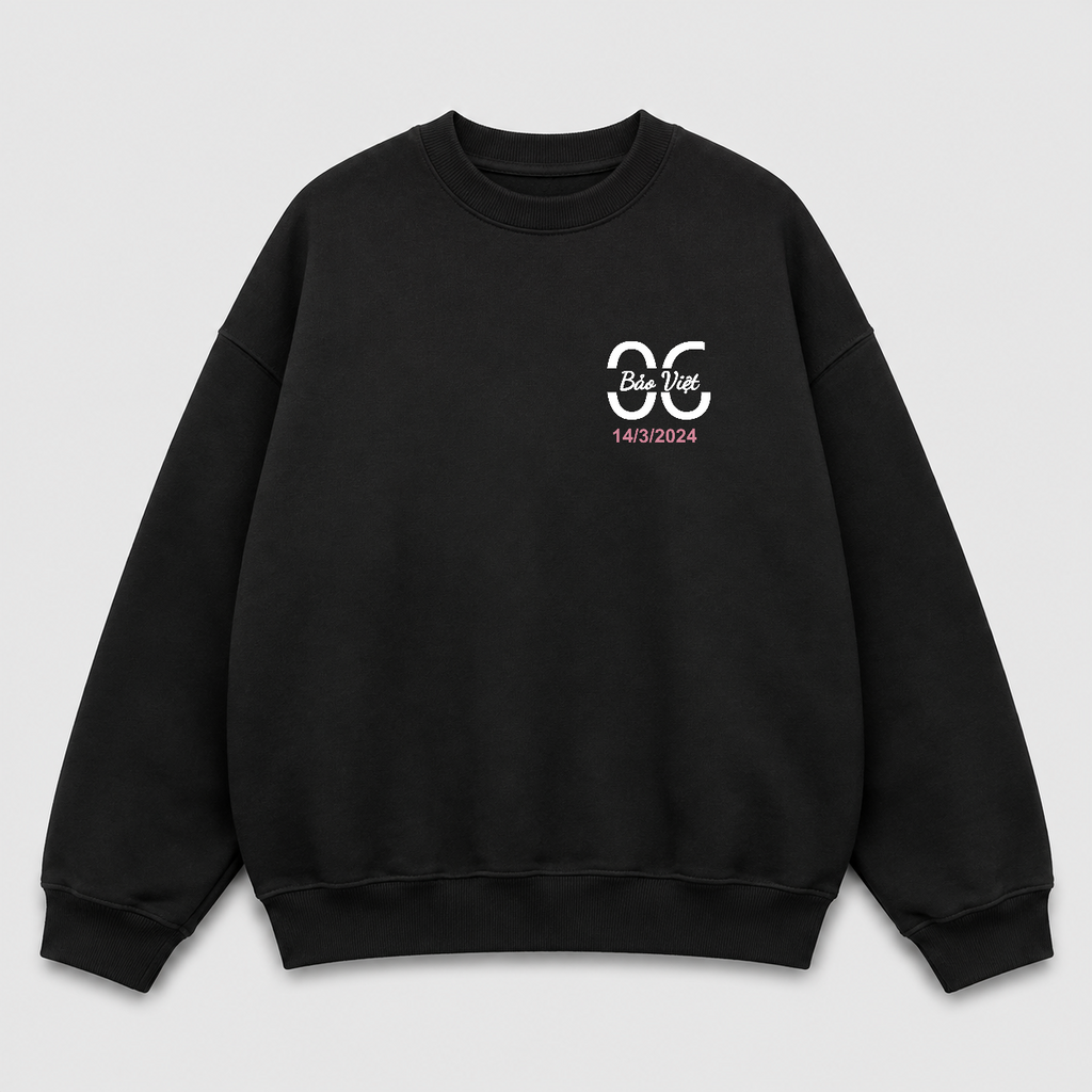 Áo sweater Oversize In Tên Anniversary Riengvn — thiết kế Đen