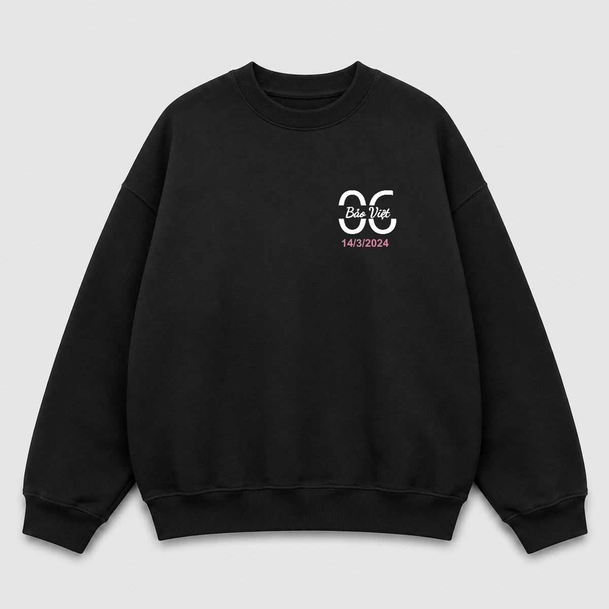 Áo sweater Oversize In Tên Anniversary Riengvn — thiết kế Đen