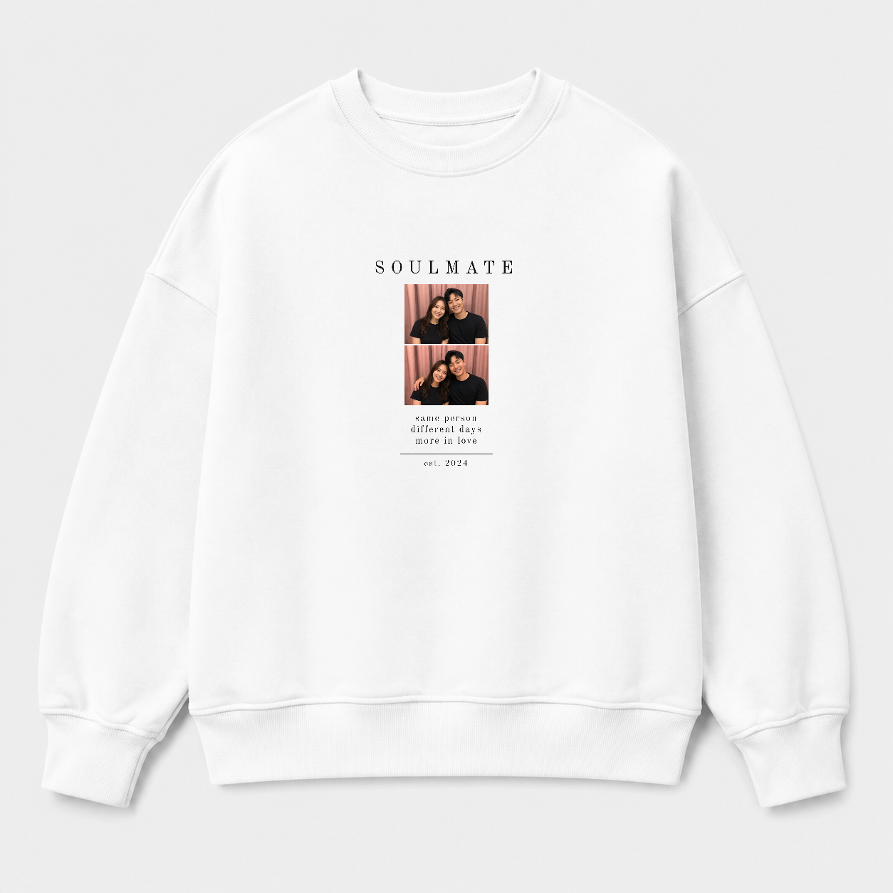Áo sweater Soulmate 2 Ảnh Và Năm Kỷ Niệm RIENGVN — thiết kế Trắng