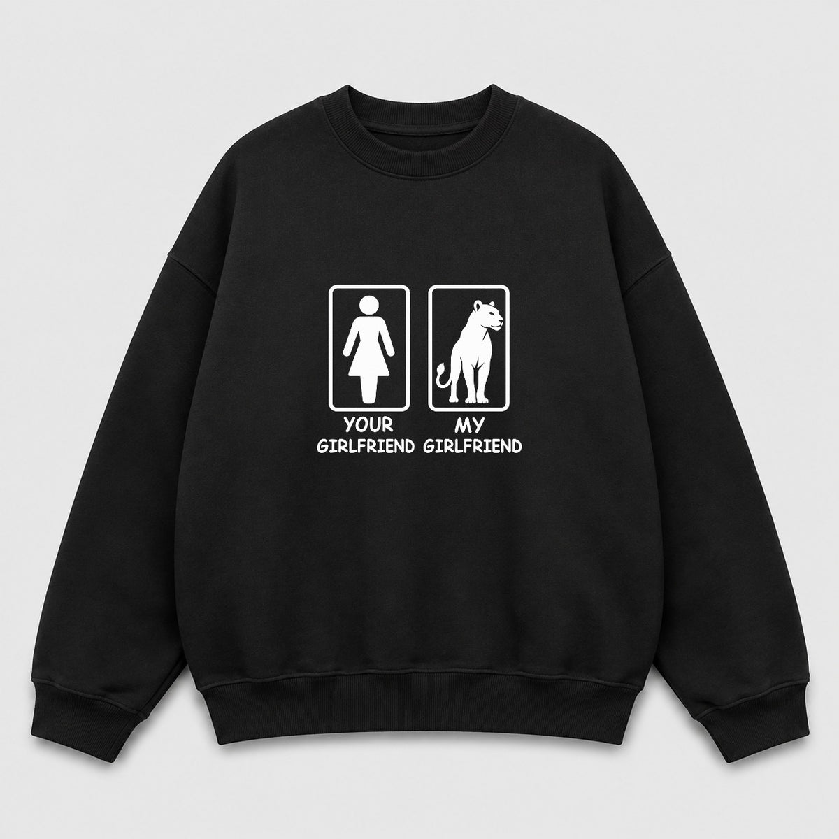 Áo Sweater Your Girlfriend My Girlfriend – Chọn Sư Tử / Cô Gái | RIENGVN — Đen — Sư tử